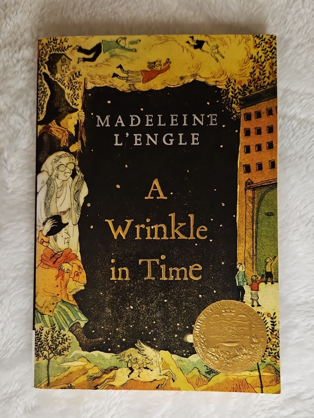 A Wrinkle in Time by Madeleine L'Engle - Paperback Book
